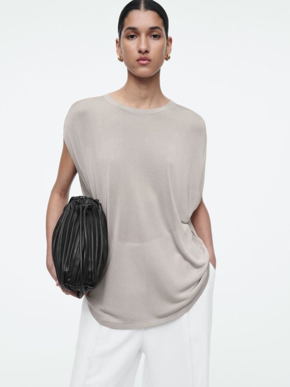 KNITTED CIRCLE-CUT T-SHIRT